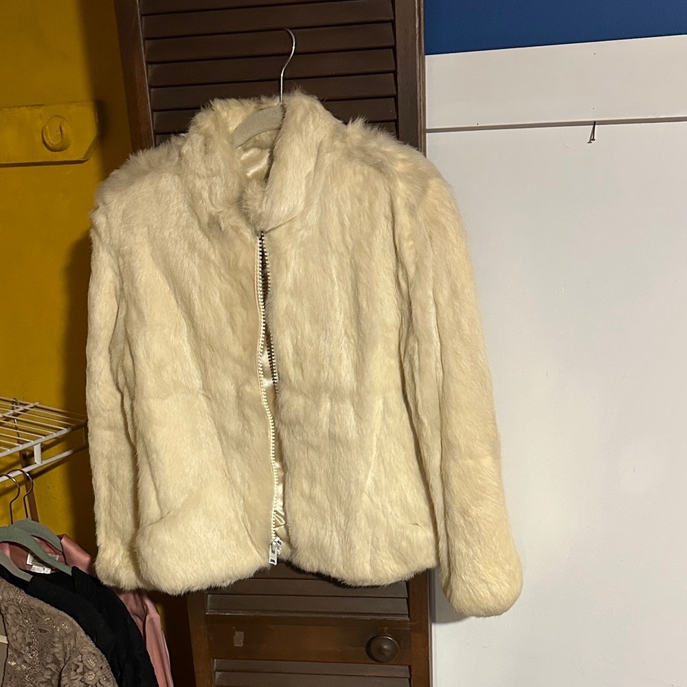 Elegant vintage  Cream Fur Jacket
